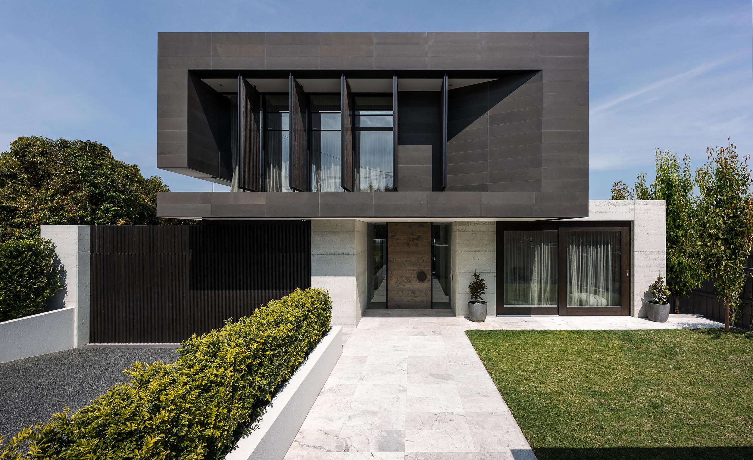 modern-house-exterior-2021-08-27-19-27-31-utc-2-min.jpg